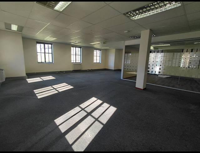 170M² OFFICE TO LET IN BRYANSTON